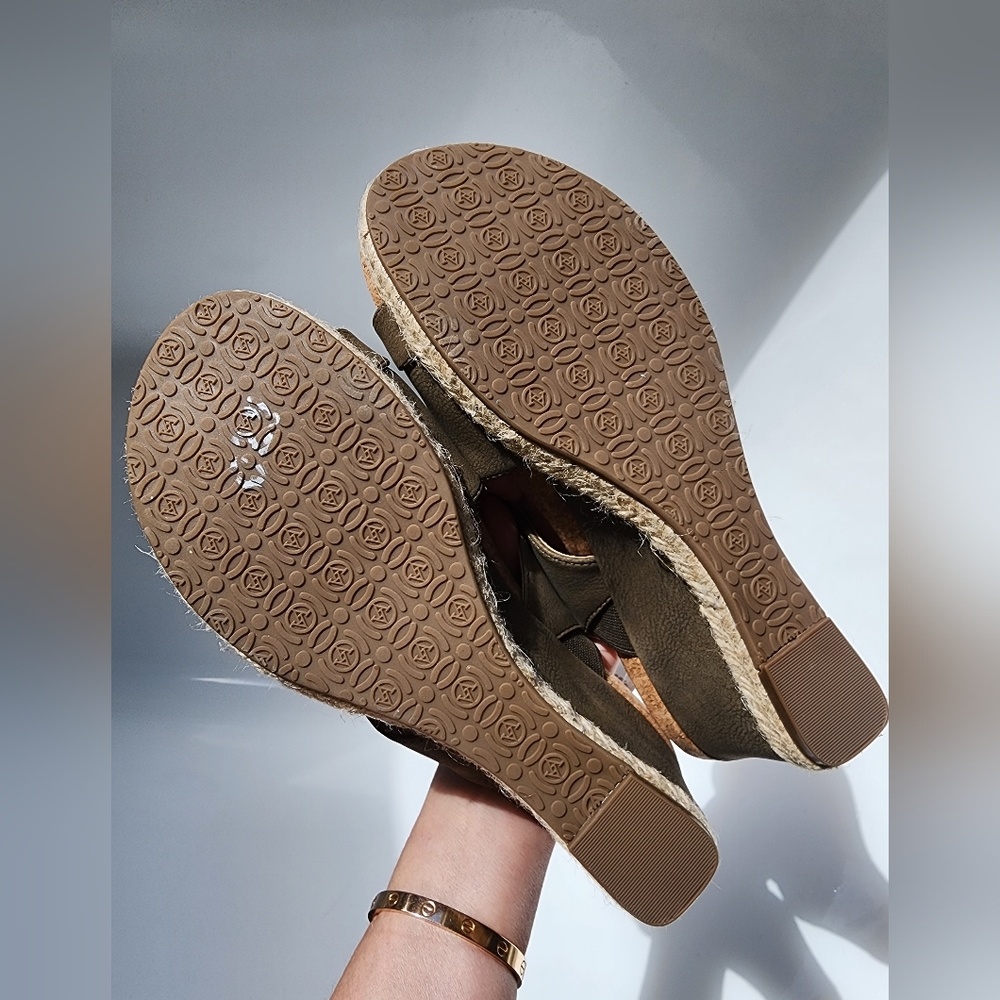 Adrienne Vittadini Tilly Wedge Sandals - Picture 3 of 4